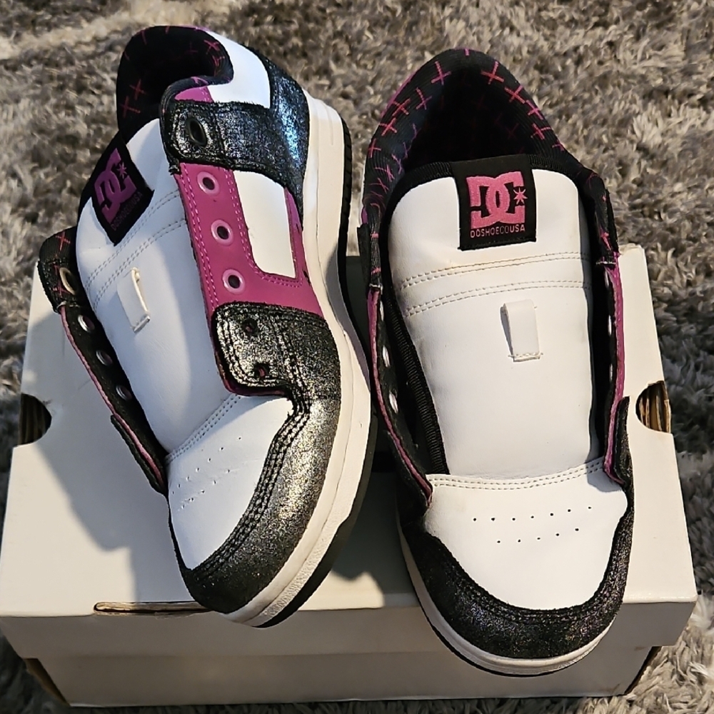 DC White and Black Sneakers Retro-Inspired Design